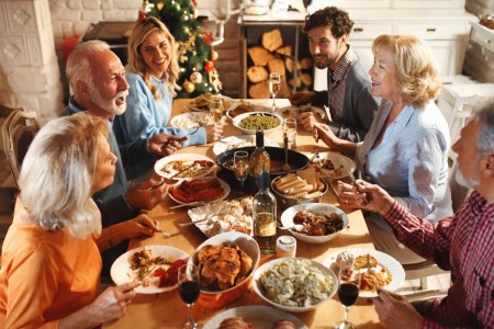 Ce le aduce Iepurasul bunicilor? Idei de cadouri de Paste pentru bunici si parinti