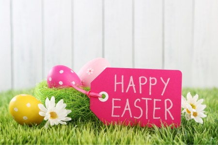 Cat cheltuiesti pe cosuri cadou de Paste? Ghid de bugete pe relatie