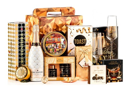 Ce poti include intr-un cos cadou de Craciun in 2025?